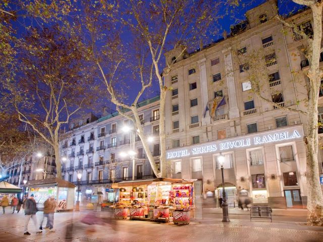 Hotel SERHS Rivoli Rambla — 30 m away from La Rambla