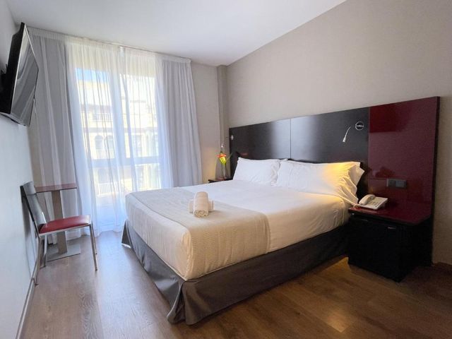 SM Hotel Sant Antoni — 450 m away from Sagrada Familia