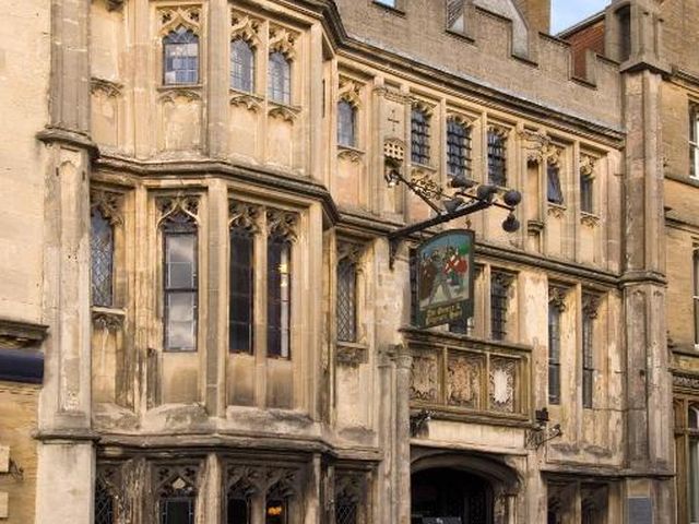 George & Pilgrims Hotel — 1.3 km away from Glastonbury Festival