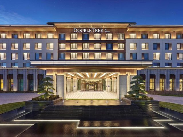 Doubletree By Hilton Beijing Badaling — 11.9 km away from Great Wall of China