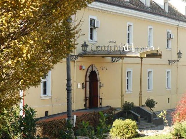 Garni Hotel Leopold I — 150 m away from Exit Festival