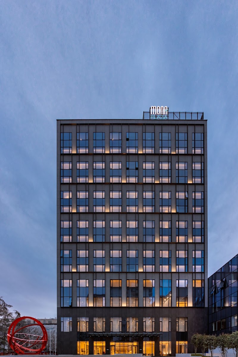 Mona Plaza Hotel — Stari Grad