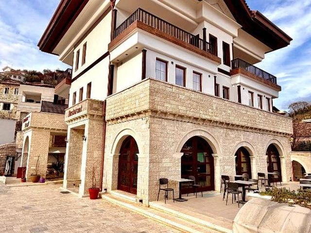 Hotel Rezidenca Desaret — 100 m away from Mangalem Quarter Berat