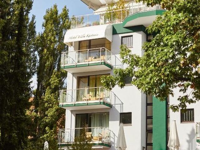 Bernstein Hotel Villa Kastania — 1.1 km away from IFA Berlin