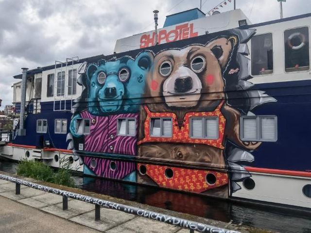 Shipotel-Berlin GmbH, Shipotel Eastern & Shipotel Western — 50 m away from East Side Gallery