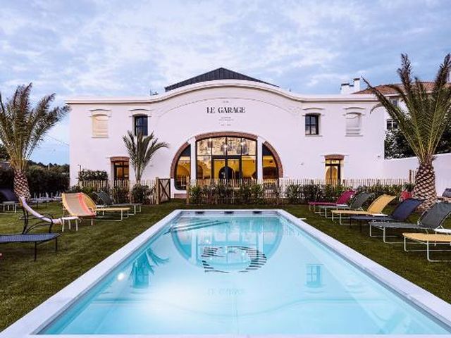 Le Garage Biarritz Hôtel — 400 m away from Biarritz Lighthouse
