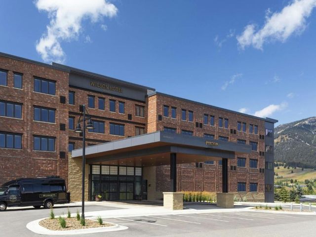 Residence Inn by Marriott Big Sky/The Wilson Hotel — 10.8 km away from Lone Mountain Big Sky