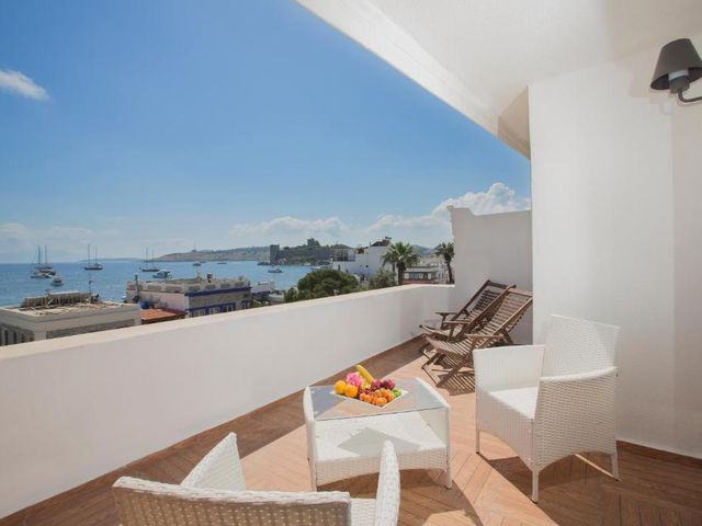 Akkan Hotel — 600 m away from Bodrum Castle