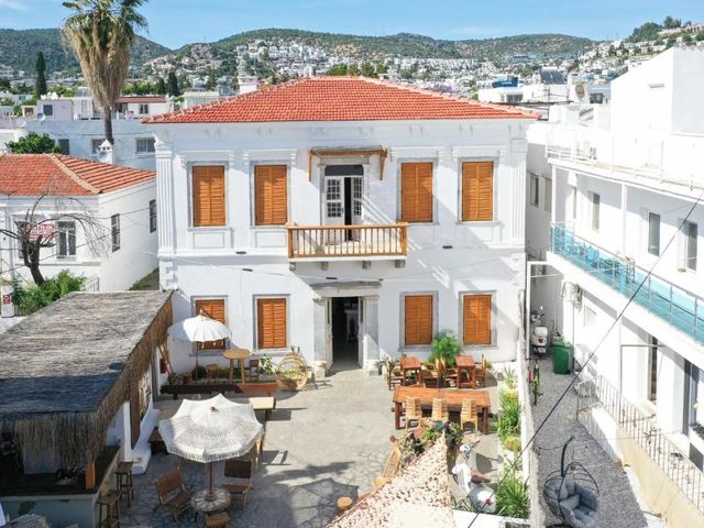 Notarius Hotel Bodrum — 600 m away from Bodrum Castle