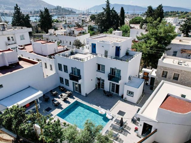 Swan Boutique Hotel — 250 m away from Bodrum Mausoleum