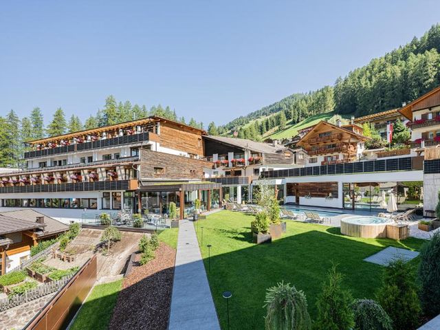 Alpenwellnesshotel St. Veit — 6.3 km away from Dolomites from Bolzano