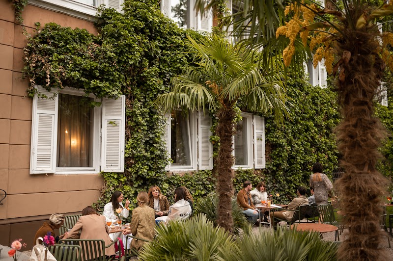 Parkhotel Mondschein — Old Town edge / Centro Storico