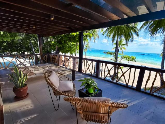 Red Coconut Beach Hotel Boracay — 50 m away from White Beach Boracay