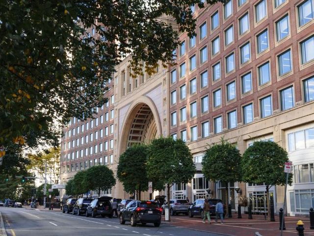 Boston Harbor Hotel — 600 m away from Faneuil Hall Marketplace
