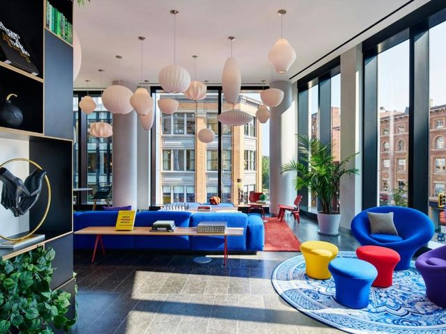 citizenM Boston Back Bay — 450 m away from IBM Think