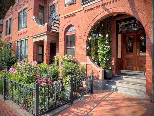 Copley House — 450 m away from IBM Think