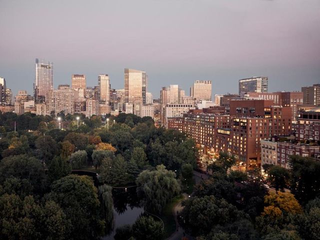 Four Seasons Boston — 600 m away from Freedom Trail