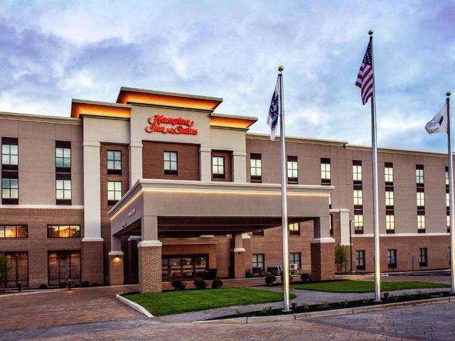 Hampton Inn & Suites/Foxborough/Mansfield — 6.7 km away from Gillette Stadium
