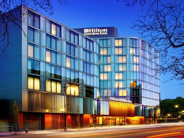 Hilton Garden Inn Boston Brookline, Ma — 700 m away from Brigham and Women's Hospital