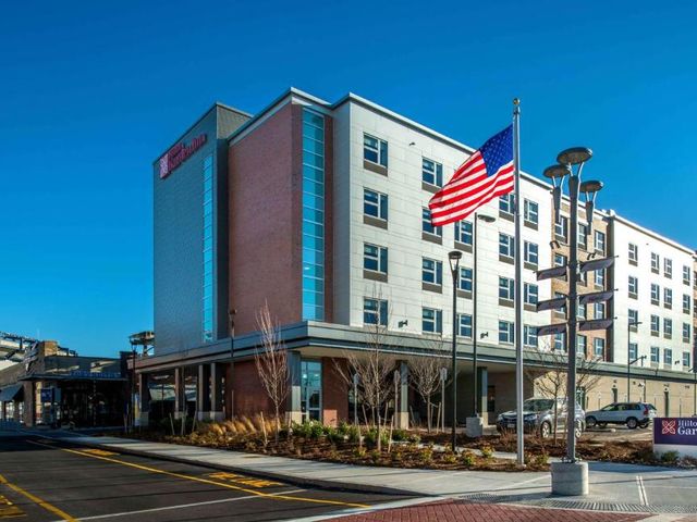 Hilton Garden Inn Foxborough Patriot Place — 350 m away from Gillette Stadium