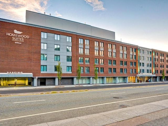 Homewood Suites by Hilton Boston Brookline-Longwood Medical — 1.3 km away from Brigham and Women's Hospital