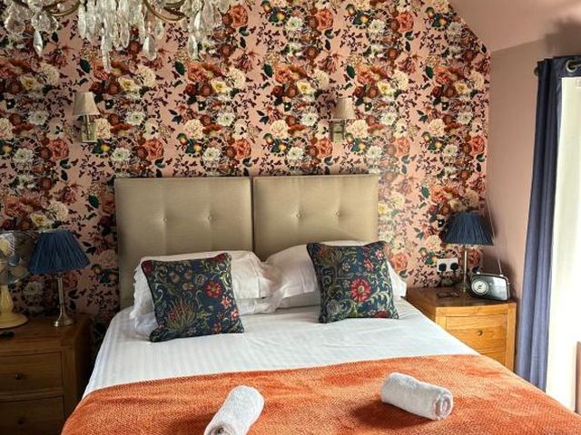 The Union Inn — 6.4 km away from Isle of Wight Festival
