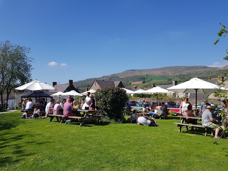 Dragon Inn Crickhowell — Crickhowell NP8 1BE