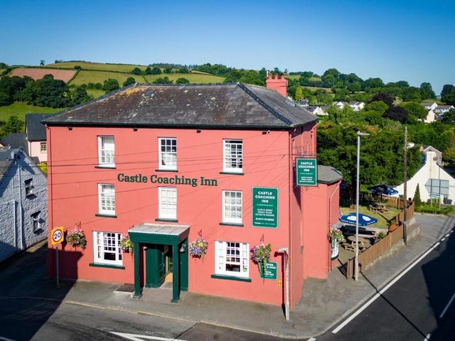 The Castle Coaching Inn — 13.8 km away from Dan yr Ogof Caves Brecon Beacons