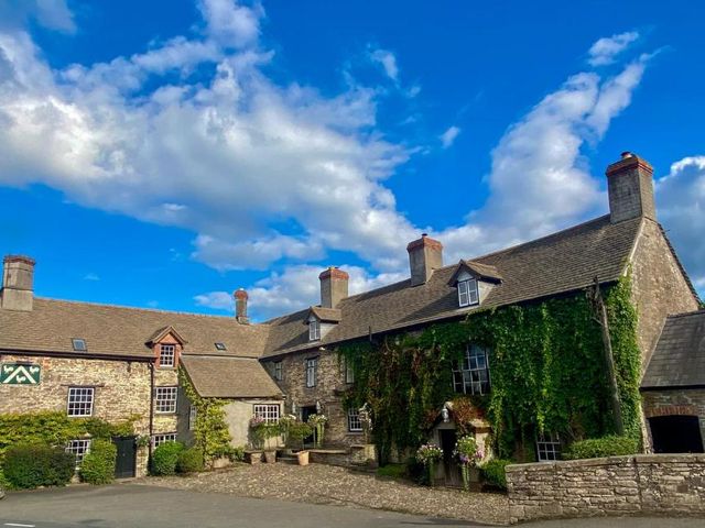 Three Cocks Hotel — 7 km away from Hay-on-Wye Book Town