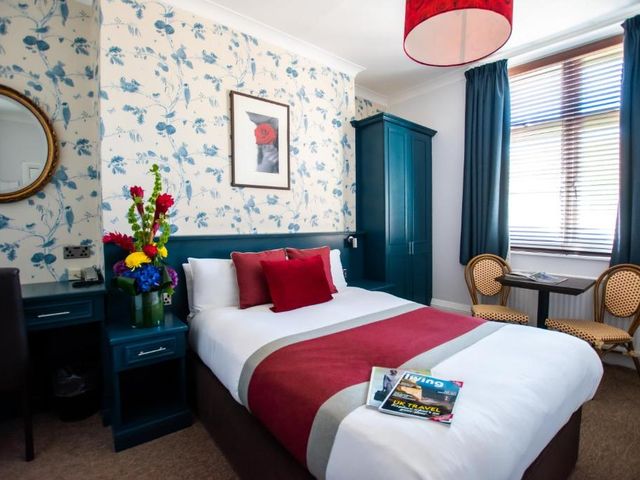 New Steine Hotel - B&B — 250 m away from Brighton Beach and Seafront