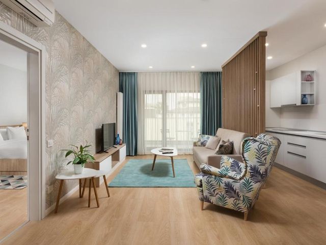 Athina Suites Hotel — 700 m away from Floreasca Clinical Emergency Hospital