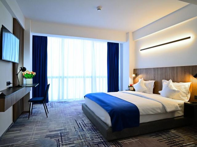 Hotel Sir Royal — 1 km away from Romexpo