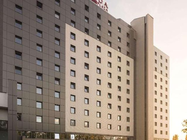 Ramada Plaza by Wyndham Bucharest Convention Center — 500 m away from Romexpo