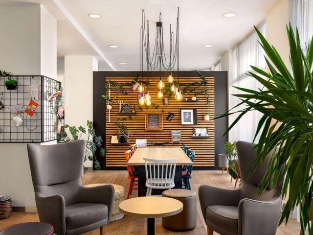 Vienna House Easy by Wyndham Bucharest Airport — 700 m from the airport