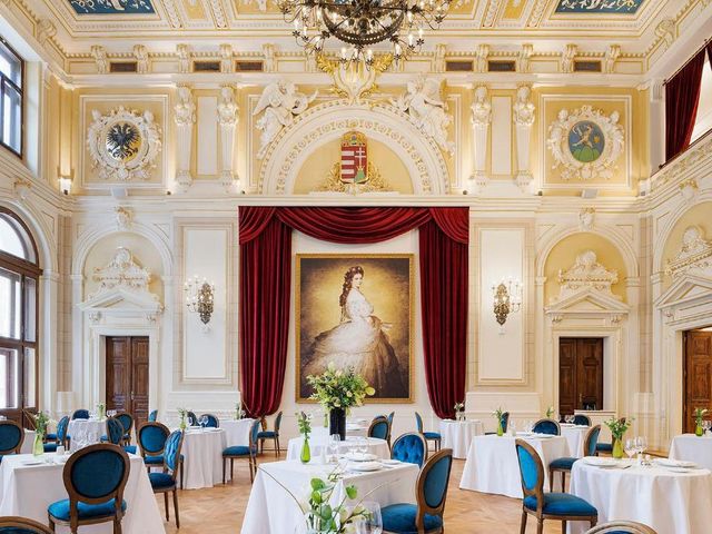 Áurea Ana Palace by Eurostars Hotel Company — 400 m away from Parliament Building