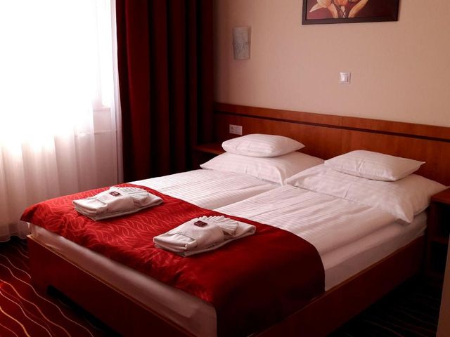 Diana Club Hotel — 1.6 km away from Puskas Arena