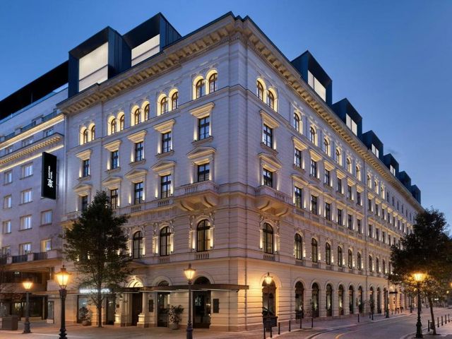 Dorothea Hotel, Budapest, Autograph Collection — 700 m away from Buda Castle