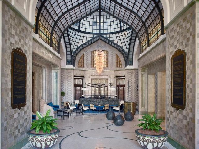 Four Seasons Hotel Gresham Palace Budapest — 800 m away from Buda Castle