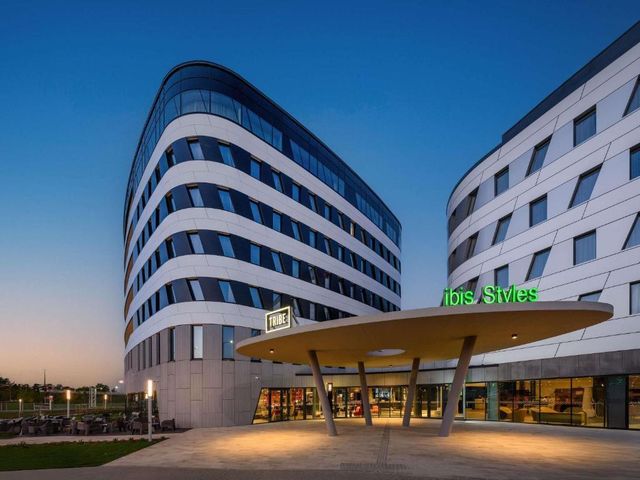 ibis Styles Budapest Airport — 300 m from the airport