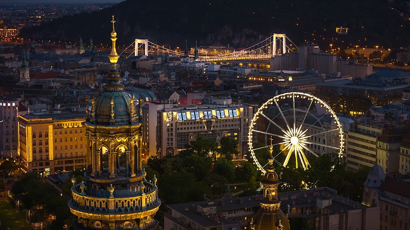 Kempinski Hotel Corvinus Budapest — Pest — Deák Ferenc tér