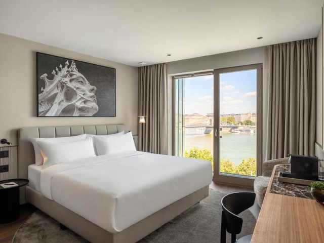 Leon Hotel & Lounge Budapest — 200 m away from Buda Castle