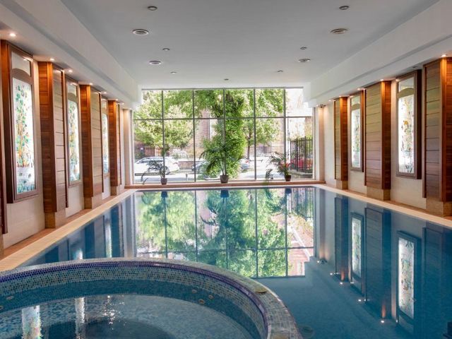 Lion's Garden Hotel — 2.6 km away from Hungexpo