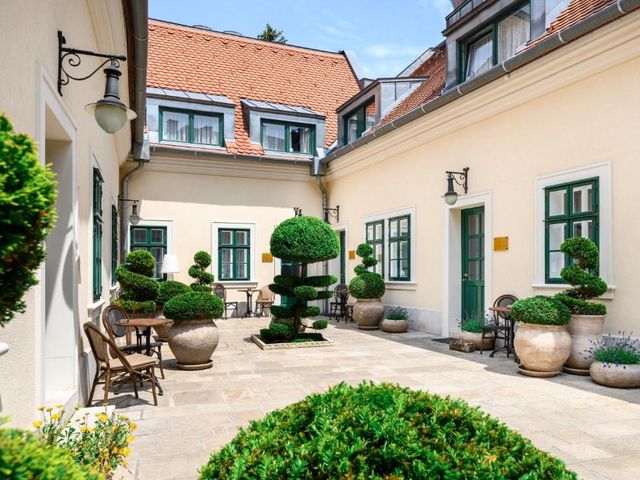 Maison Bistro & Hotel — 400 m away from Fisherman's Bastion