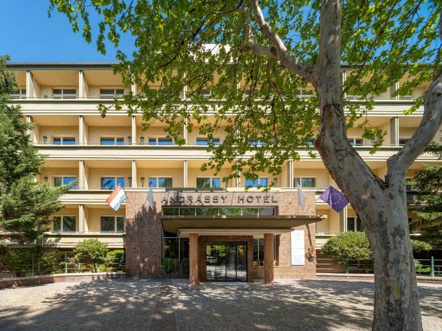 Mamaison Hotel Andrassy Budapest — 900 m away from Szechenyi Baths