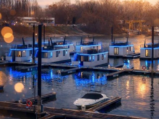 Prestige Yacht Resort Budapest — 1.1 km away from Sziget Festival