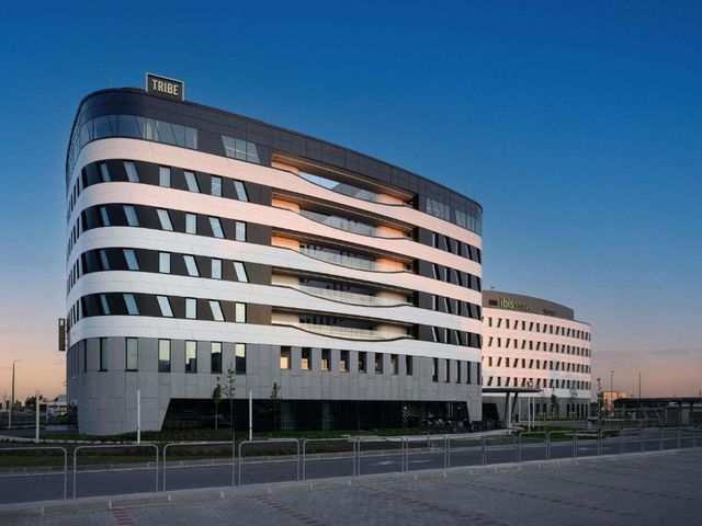 TRIBE Budapest Airport — 350 m from the airport