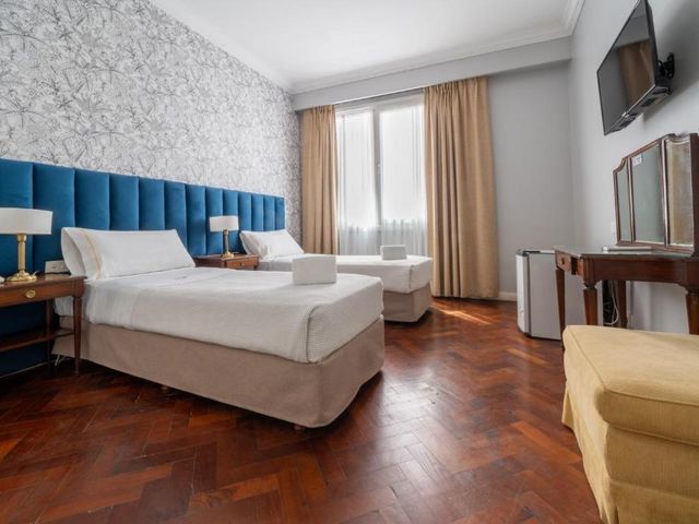 HOTEL REGIS — 450 m away from Teatro Colon