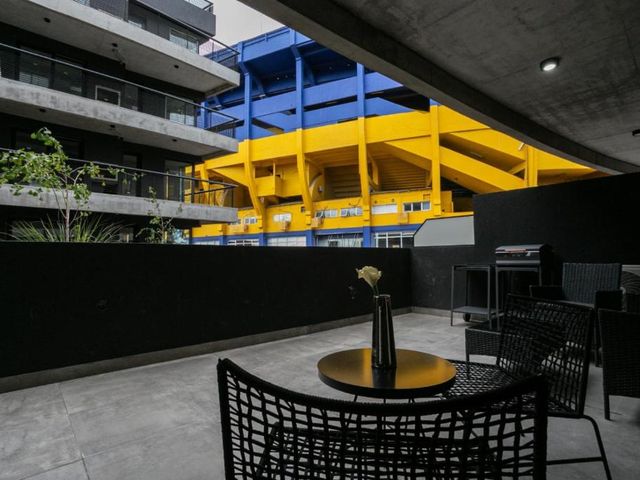 Howard Johnson Undici Republica de La Boca — 150 m away from La Bombonera