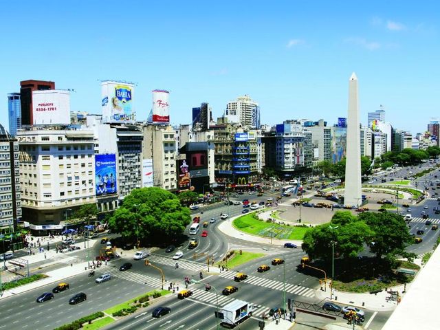 NH Buenos Aires Tango — 100 m away from Teatro Colon