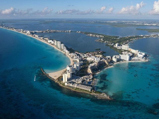 Aloft by Marriott Cancun — 50 m away from Hotel Zone